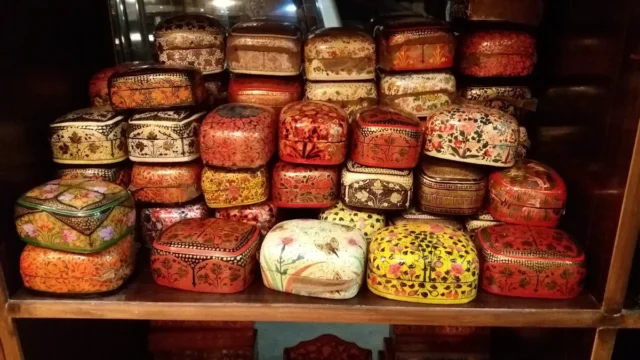 K. Creations - Kashmiri Shawls and Handicrafts