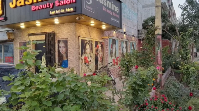 Jasmine Beauty Salon, Beauty salon in Karachi, Pakistan.