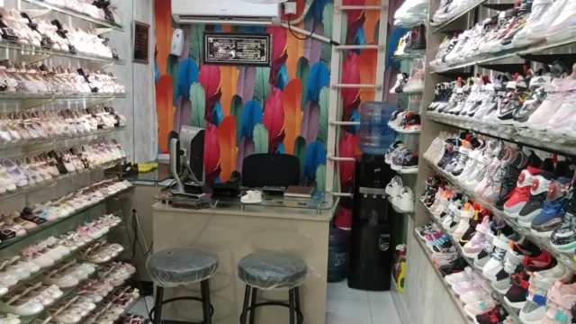 Smart Footwear - Wholesale, Footwear wholesaler in Karachi, Pakistan.